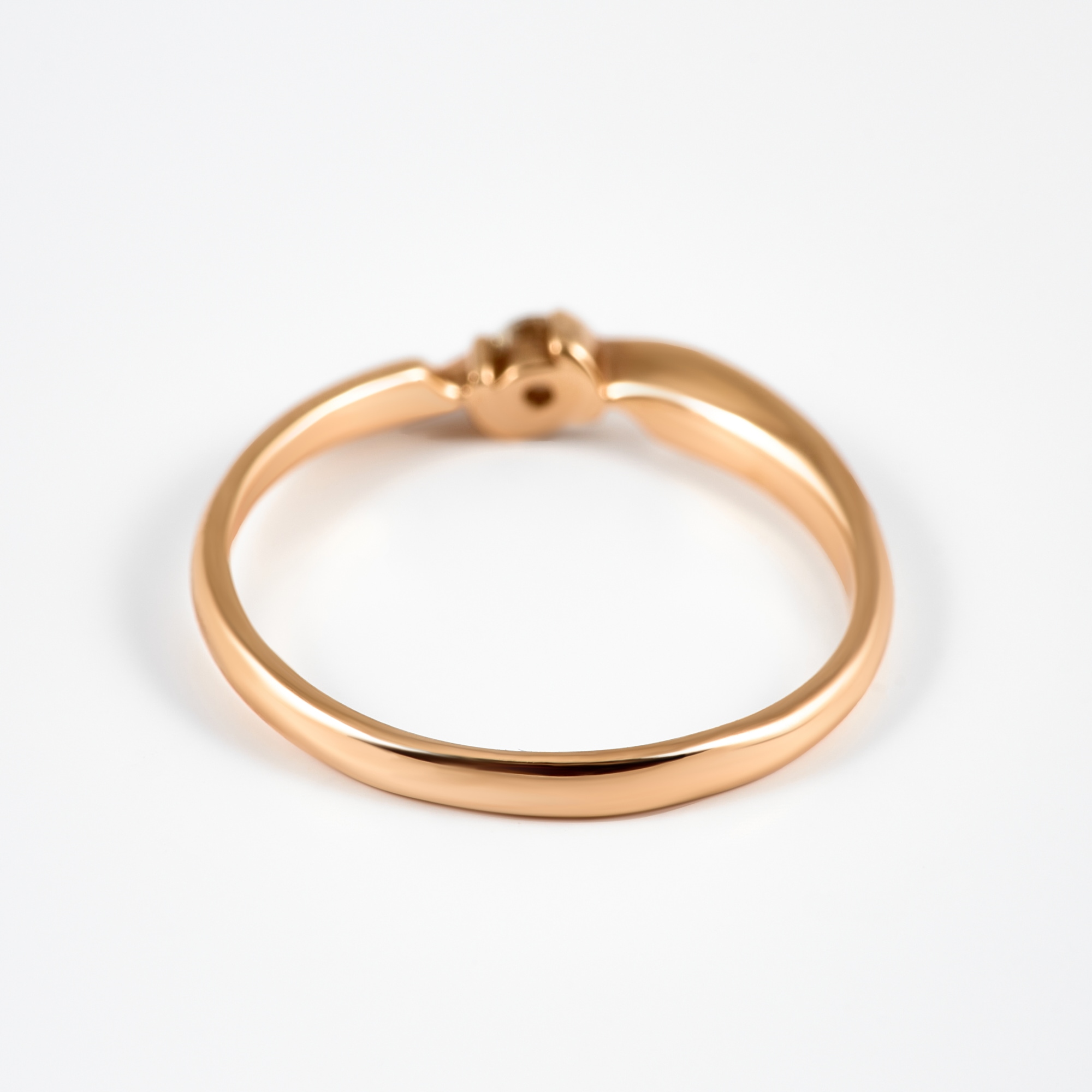 Золотое кольцо Ювелирные традиции из красного золота 585 пробы со вставками из драгоценных камней (бриллиант) ЮИК110-1021, размеры от 15.5 до 18.5