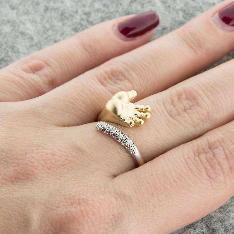 Золотое кольцо Адриа из красного золота 585 пробы со вставками из драгоценных камней (бриллиант) ИА12160, размеры от 16 до 17.5