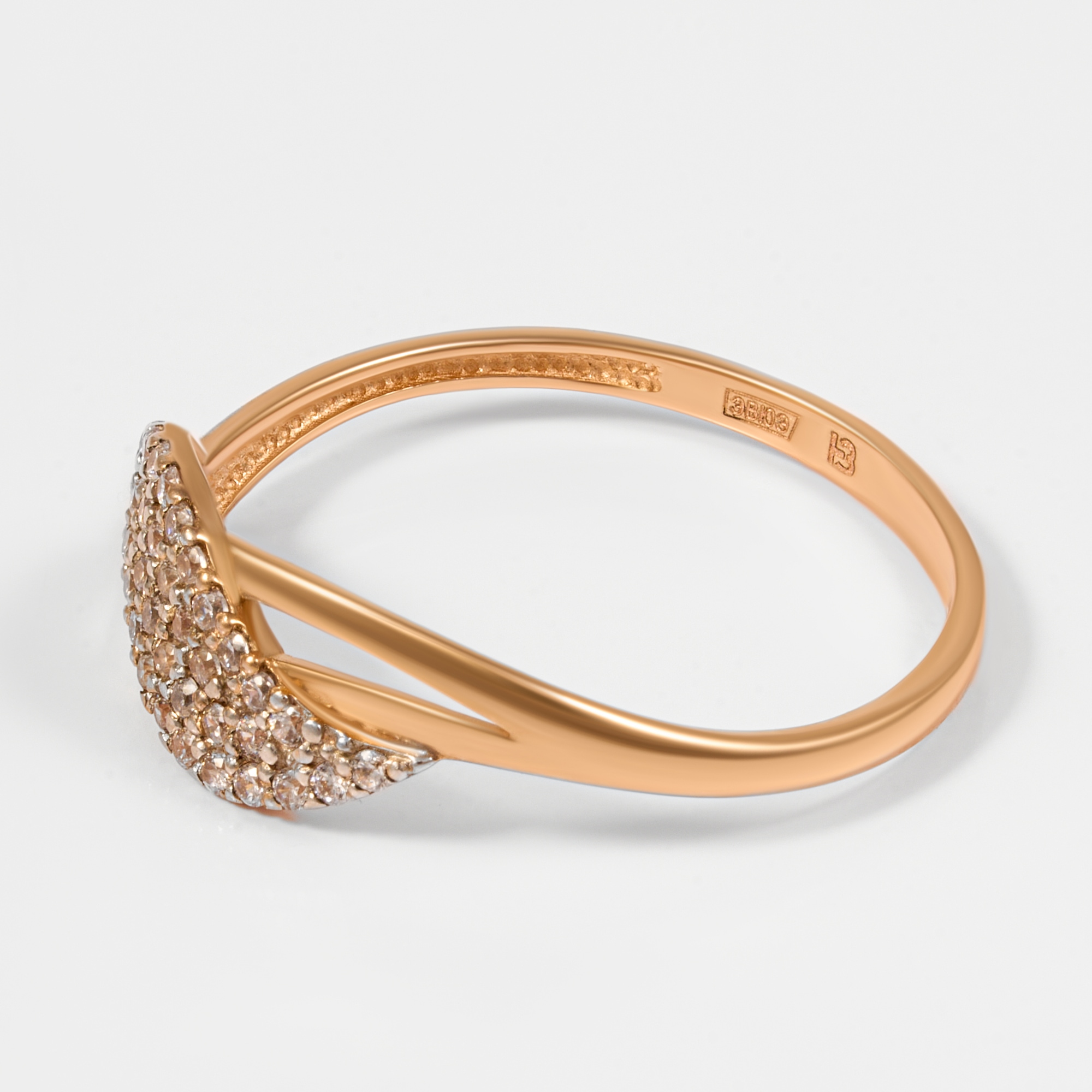Золотое кольцо Ювелирные традиции из красного золота 585 пробы  со вставками (фианит) ЮИК132-2544, размеры от 15 до 18.5