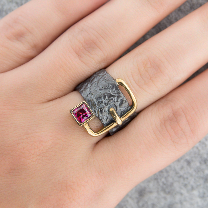 Серебряное кольцо Plata   со вставками (сваровски) ПВР-0208Брз, размеры от 18 до 18