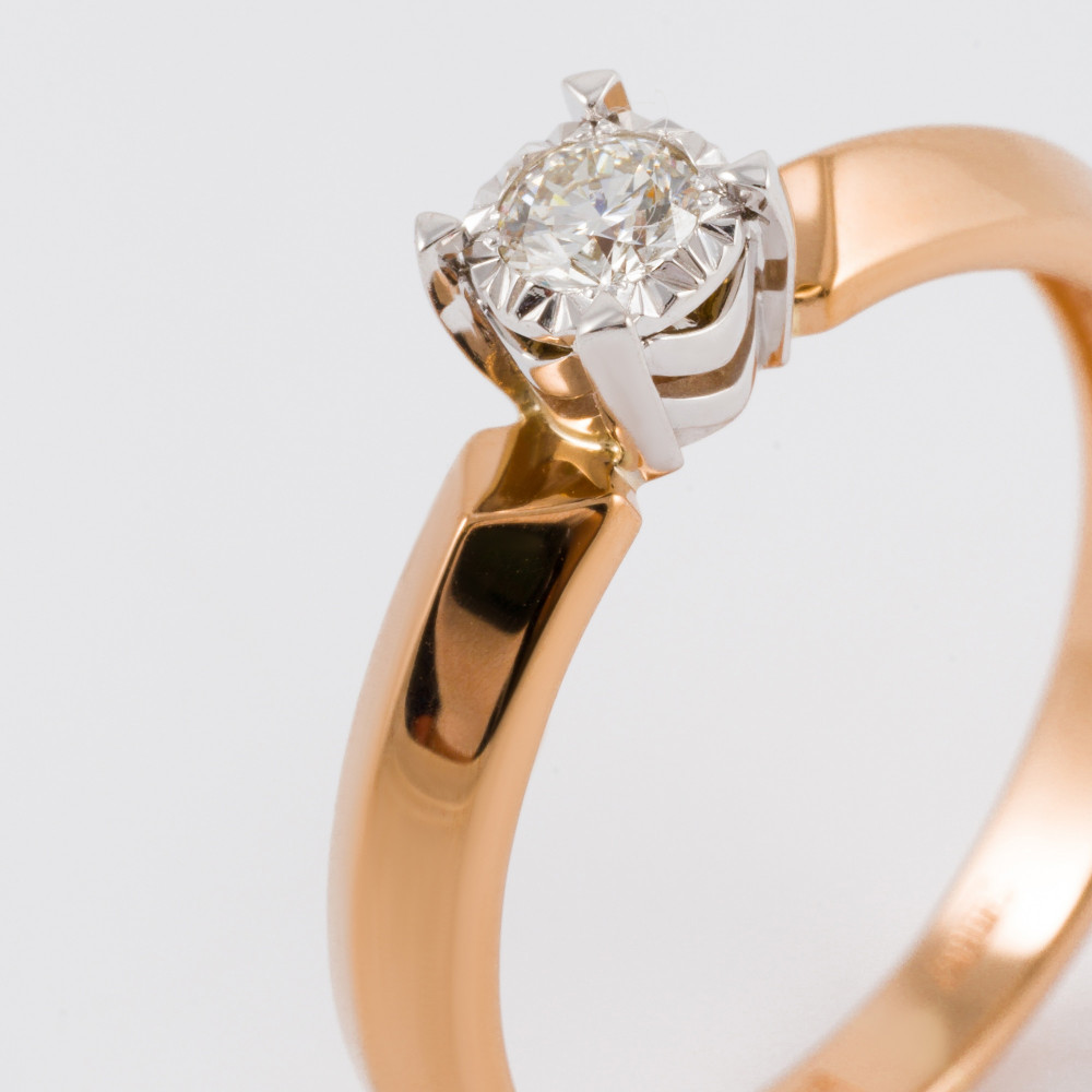 Золотое кольцо Белый бриллиант из красного золота 585 пробы со вставками из драгоценных камней (бриллиант) ЮЗ1-11-0808-101, размеры от 16 до 18.5