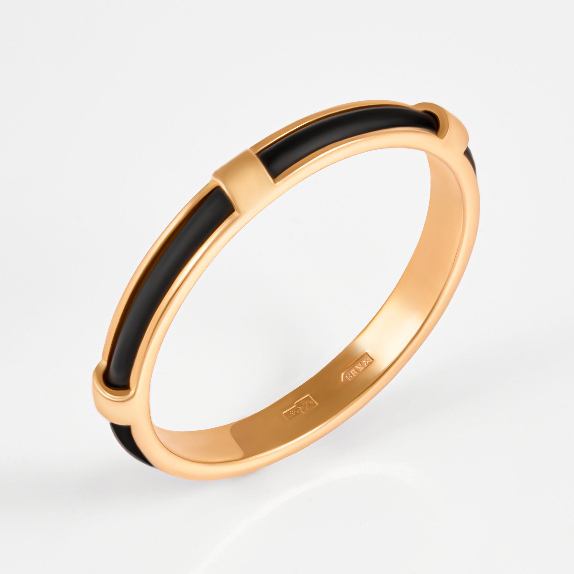 Золотое кольцо с каучуком