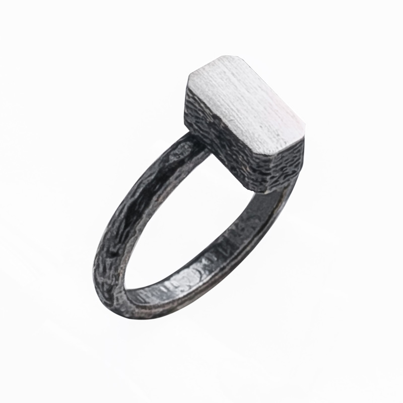 Кольцо из черненого серебра