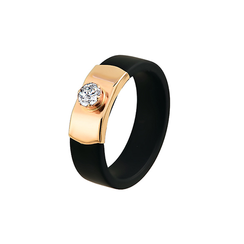 Золотое кольцо с каучуком и фианитами