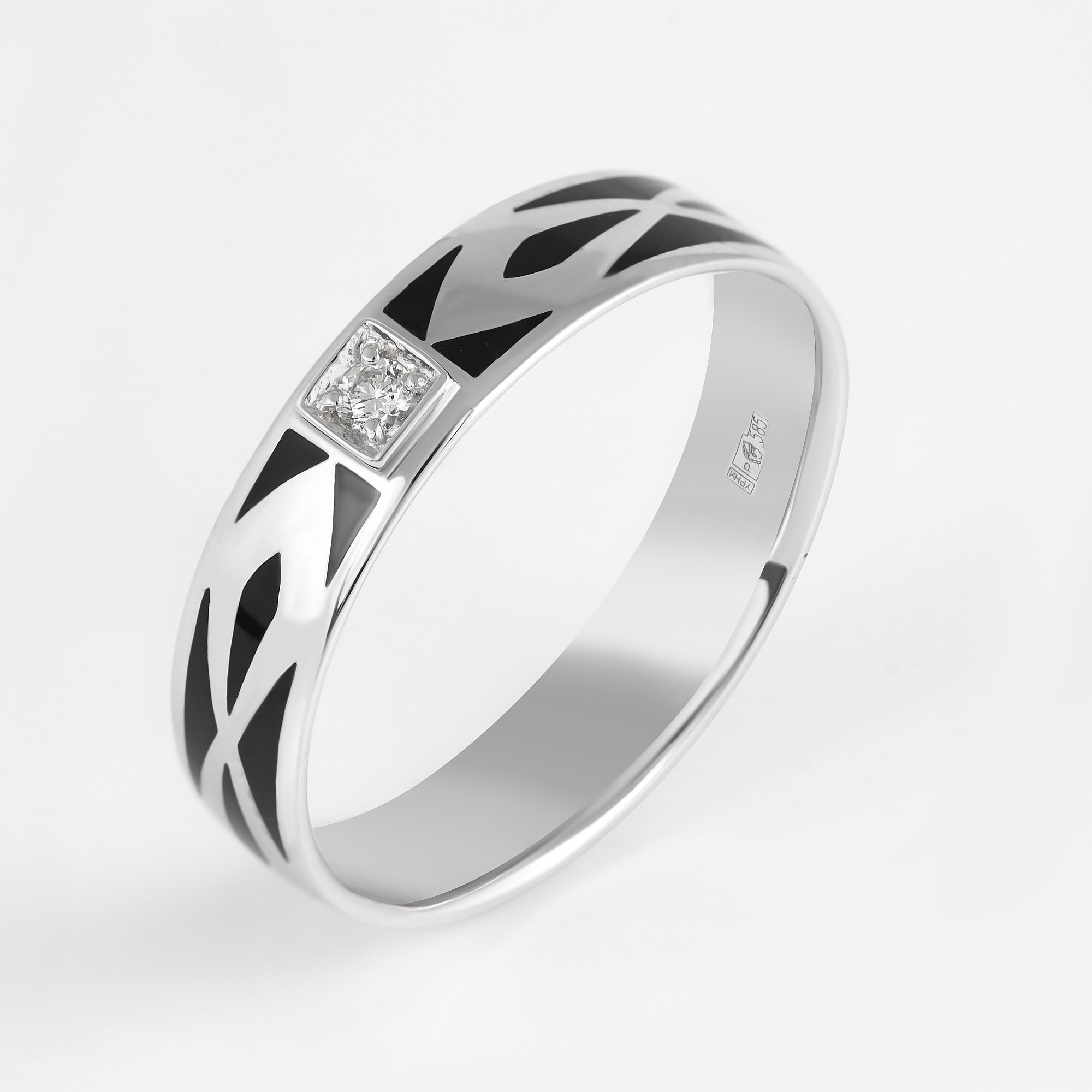Обручальное кольцо из белого золота с эмалью и бриллиантом