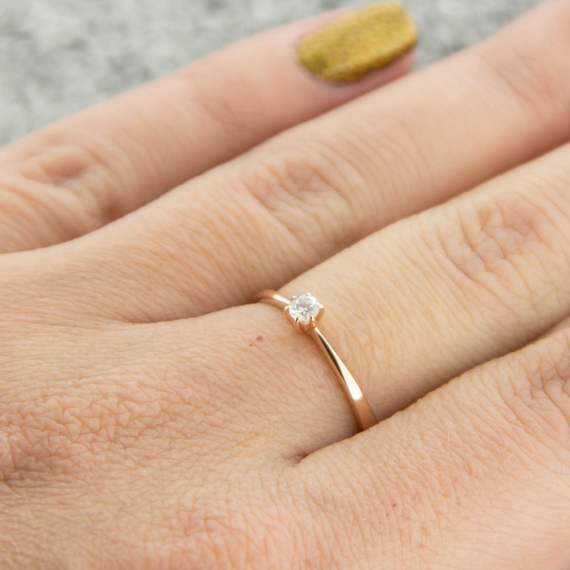 Золотое кольцо Каст из красного золота 585 пробы со вставками из драгоценных камней (бриллиант) КТЗК-89784-И, размеры от 15 до 17.5