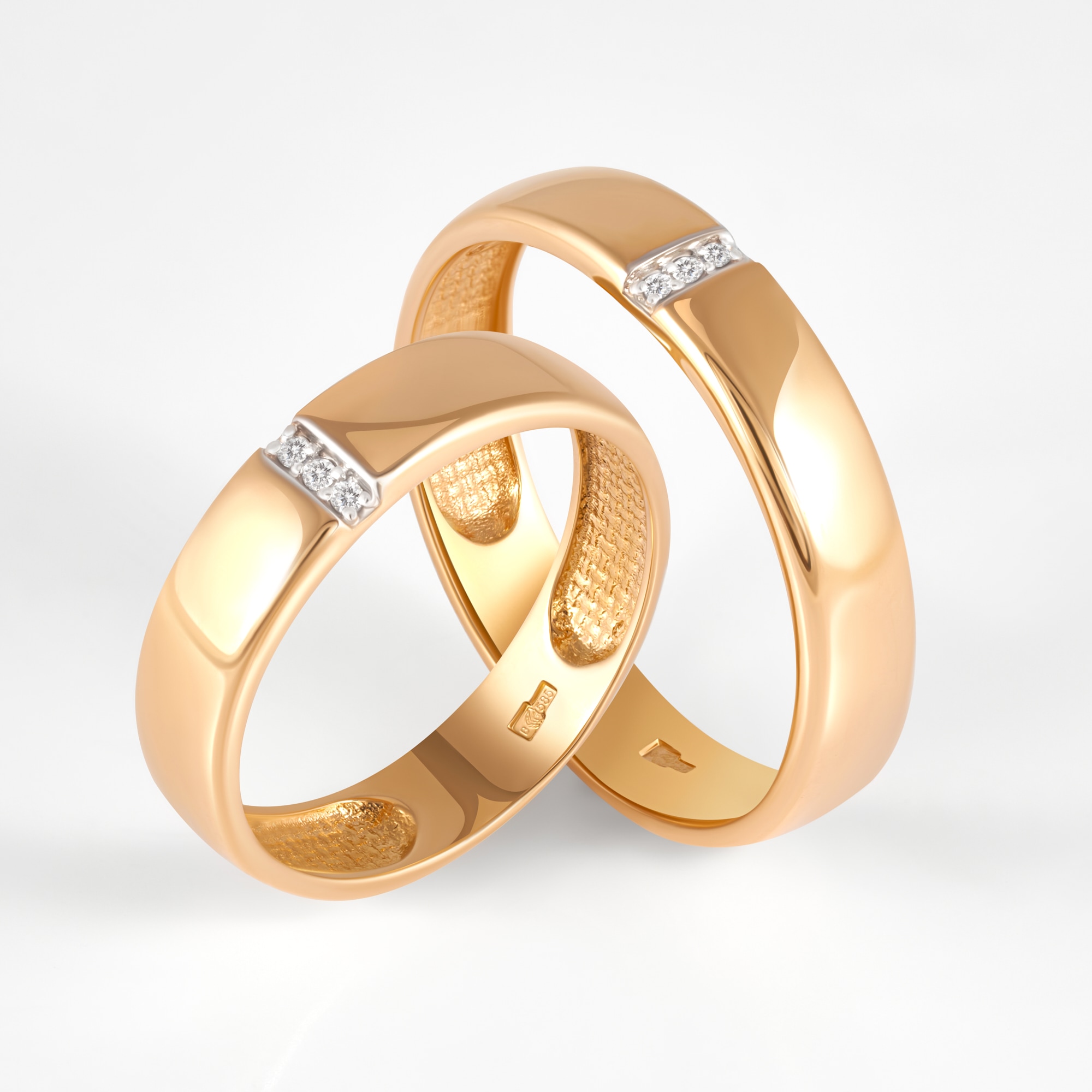 Обручальное кольцо из красного золота с фианитами