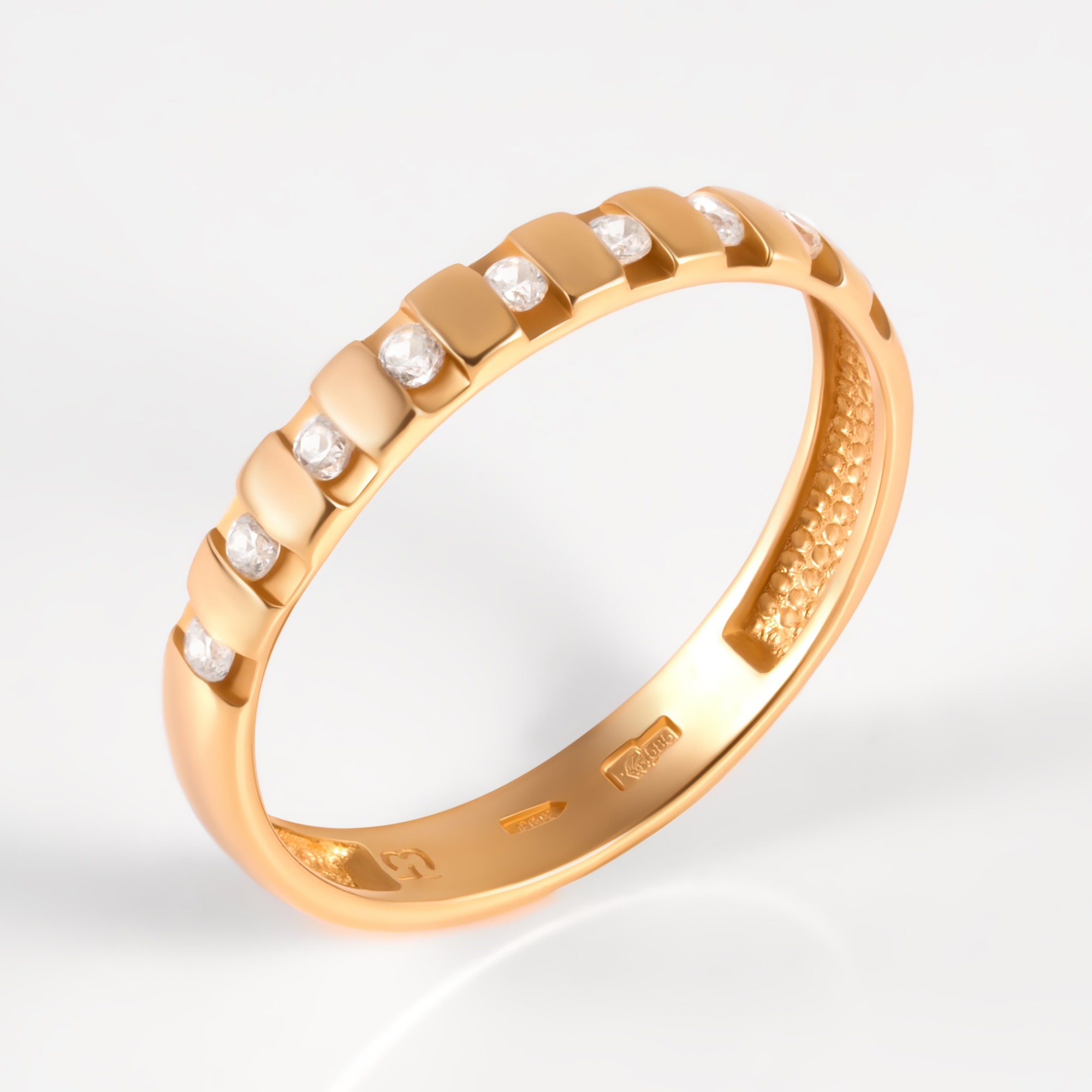 Золотое кольцо обручальное Берег из красного золота 585 пробы  со вставками (фианит) 2БКЗ5К-01-0561-01, размеры от 15.5 до 19