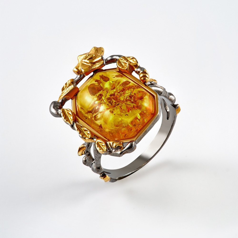 Серебряное кольцо Балтийское золото из серебра с позолотой со вставками из полудрагоценных камней (янтарь) ЯН71162019, размеры от 17 до 19.5