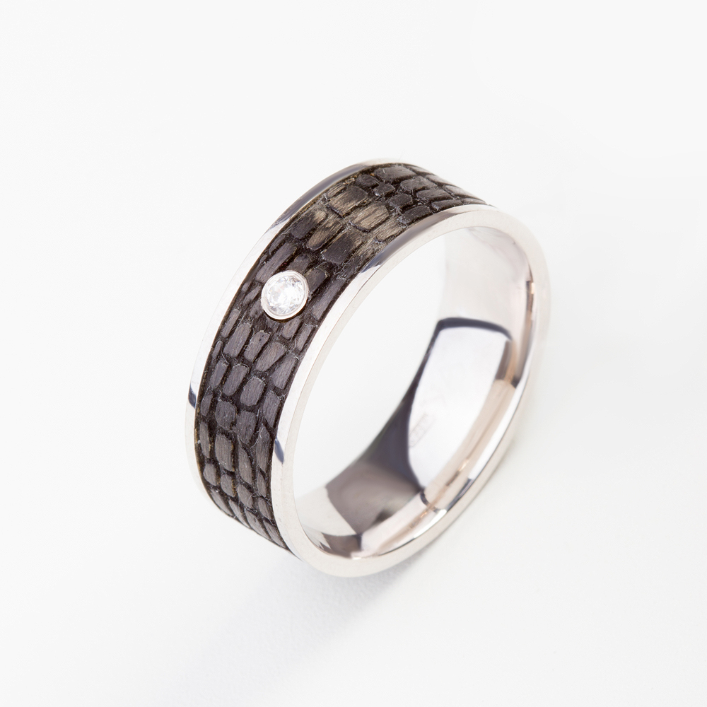 Серебряное кольцо мужское с фианитами и карбоном