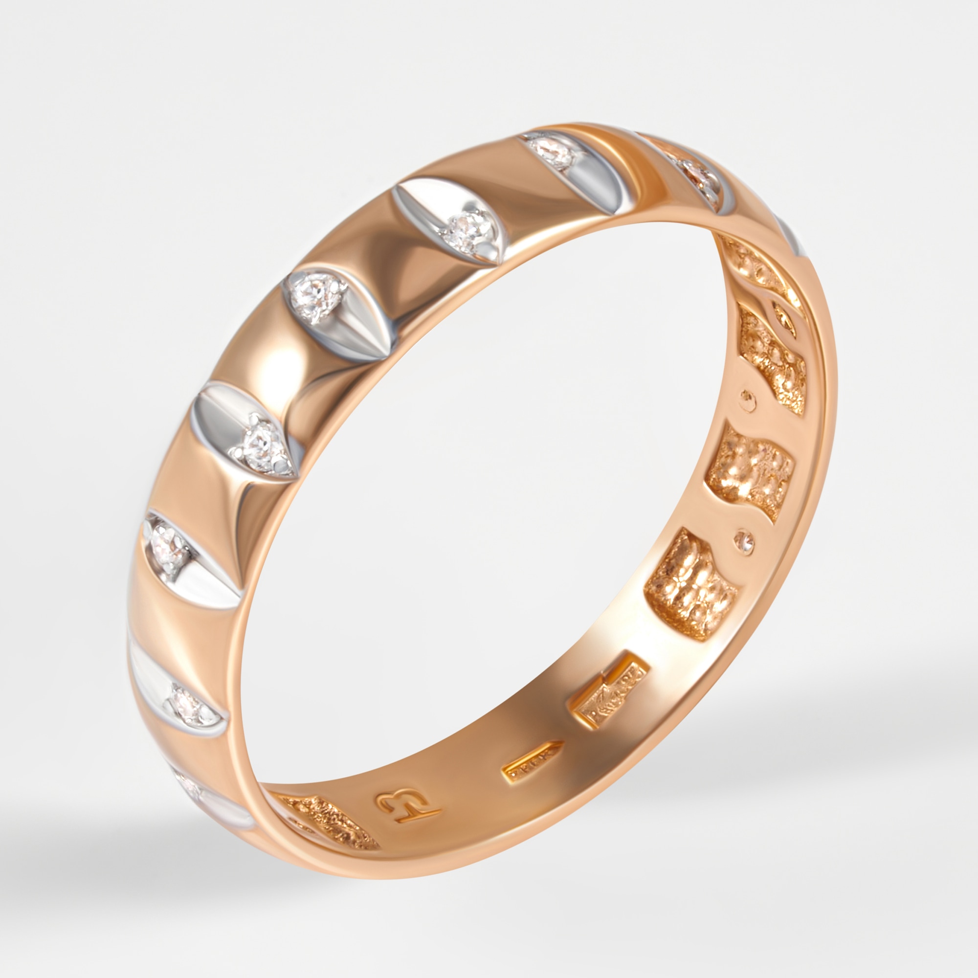 Золотое кольцо обручальное Берег из красного золота 585 пробы  со вставками (фианит) 2БКЗ5К.1-01-0560, размеры от 15.5 до 19