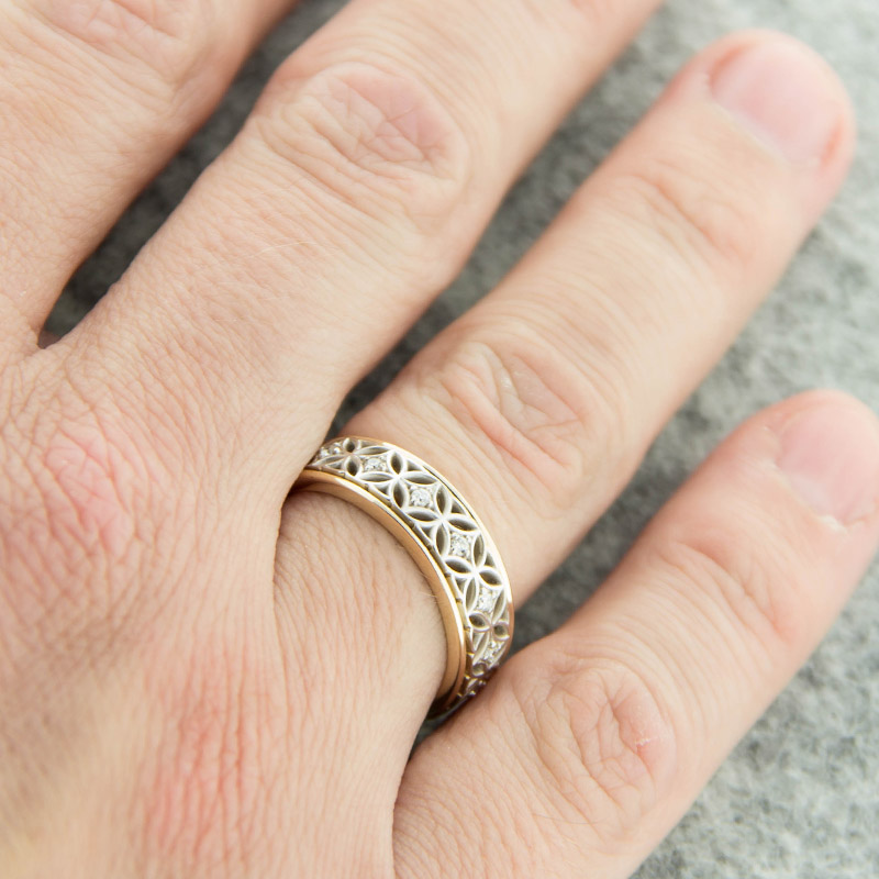 Золотое кольцо обручальное Kota osta из красного золота 585 пробы со вставками из драгоценных камней (бриллиант) КАКО-ОКБ146ГМ, размеры от 19 до 20