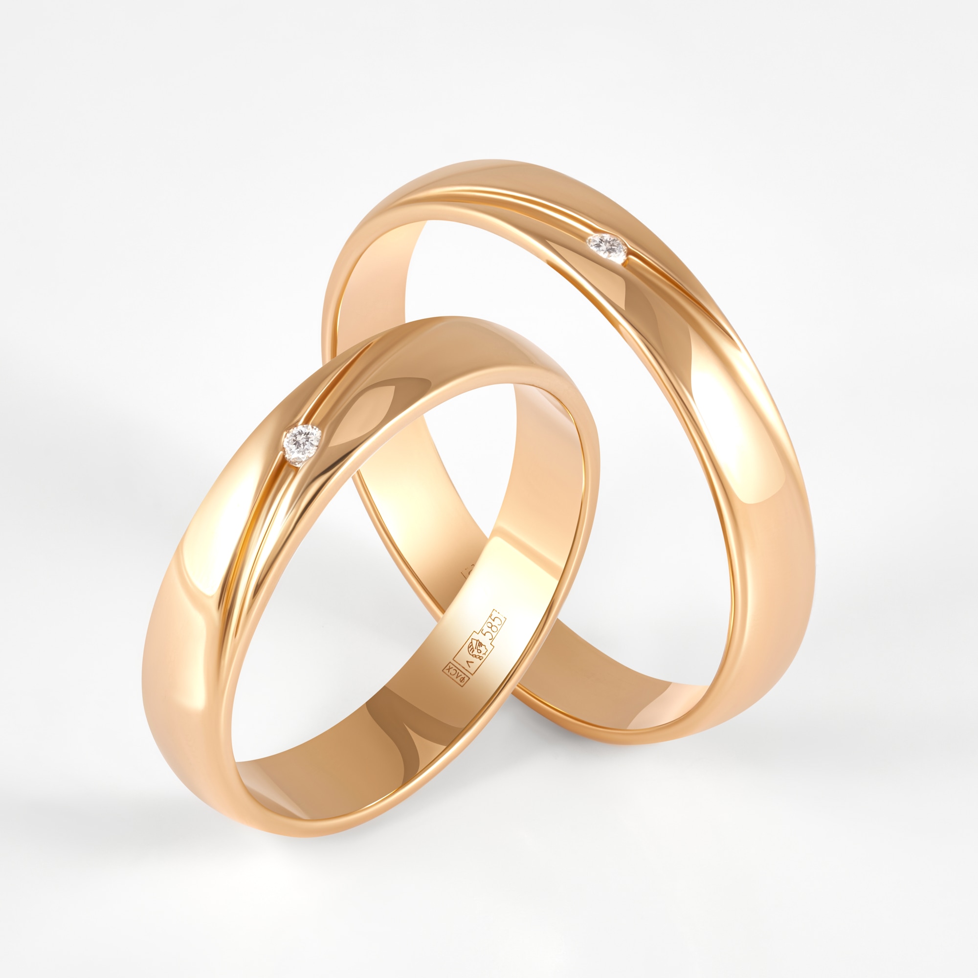 Золотое кольцо обручальное Садко из красного золота 585 пробы со вставками из драгоценных камней (бриллиант) СК0201852, размеры от 15.5 до 19