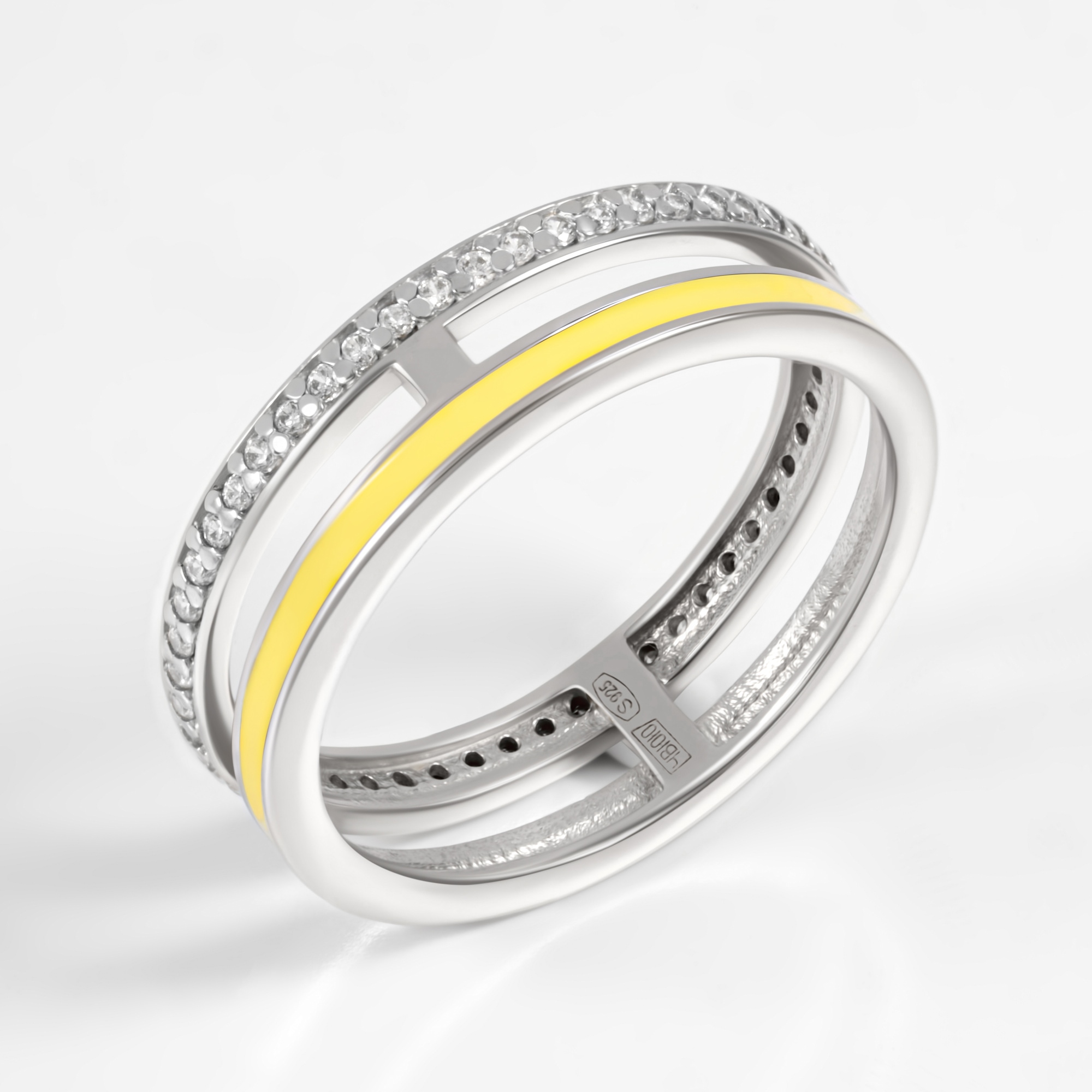 Серебряное кольцо с эмалью и дорожкой фианитов по кругу