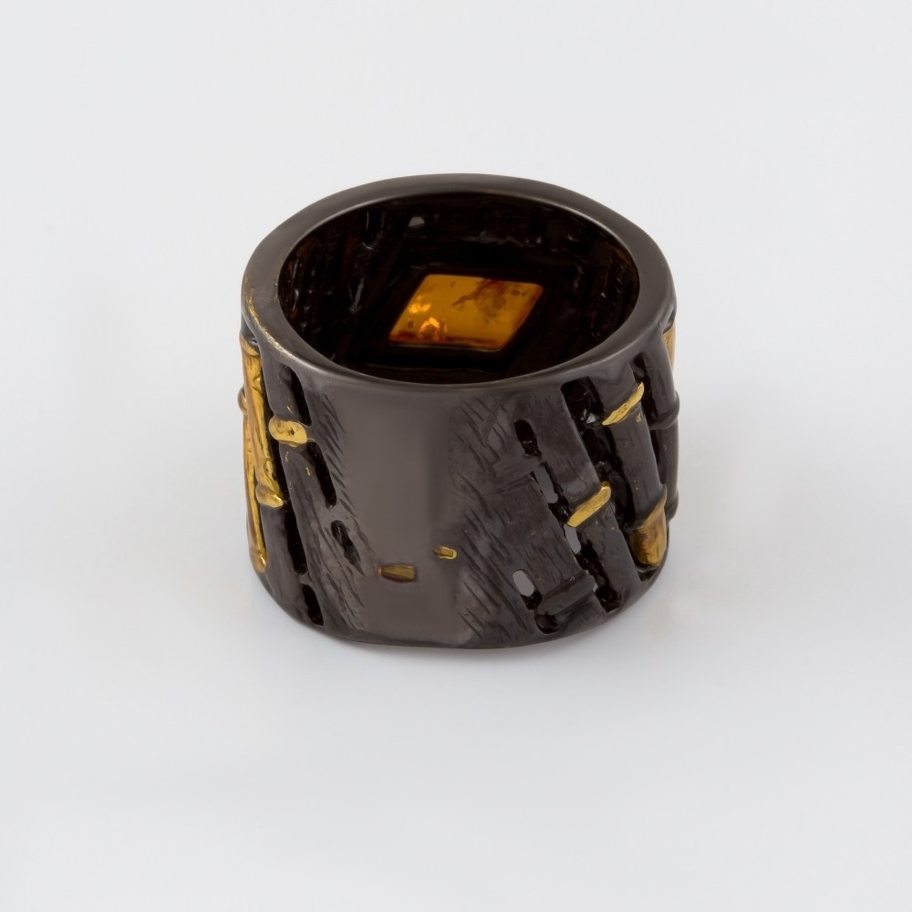 Серебряное кольцо Балтийское золото со вставками из полудрагоценных камней () ЯН71161055, размеры от 18 до 18