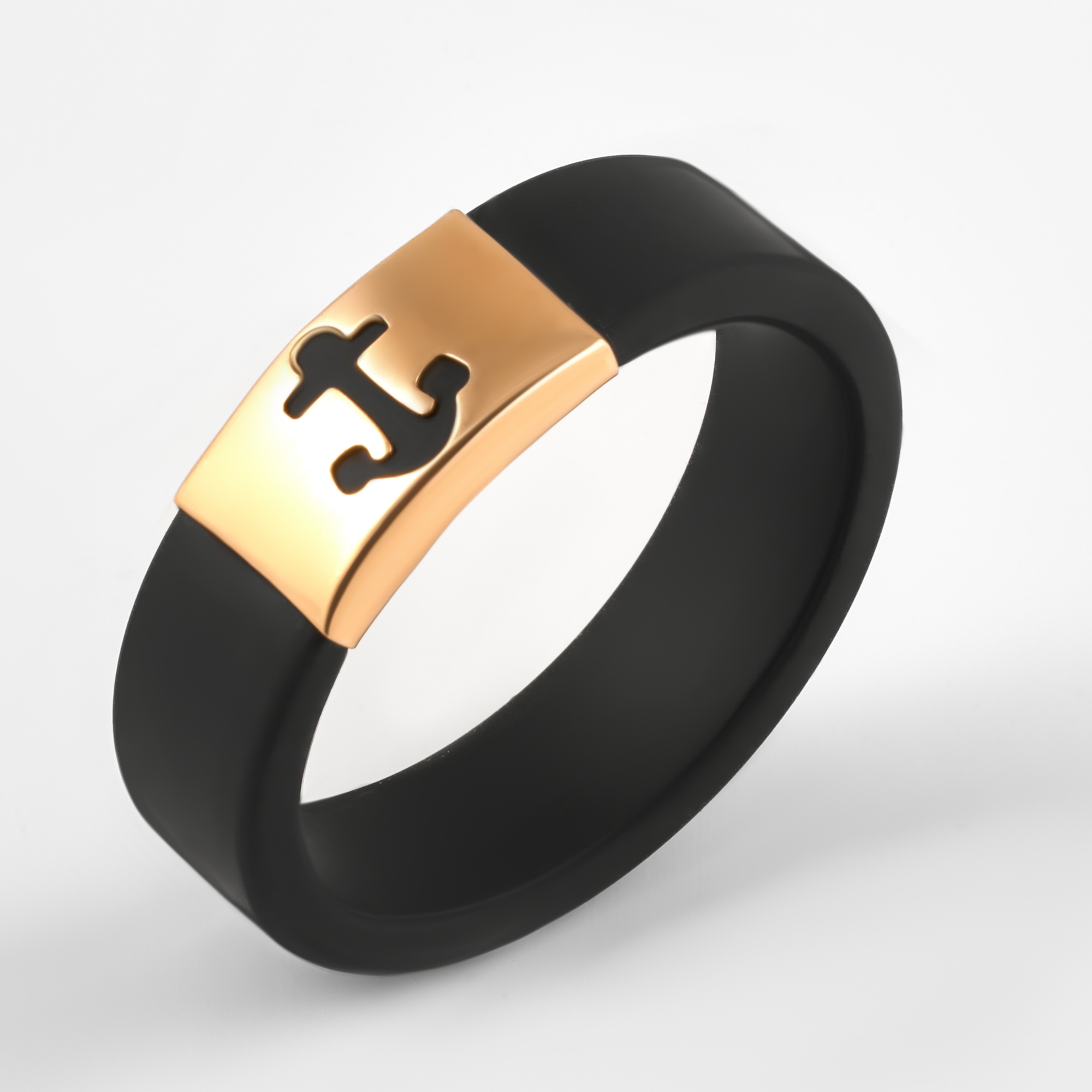 Золотое кольцо с каучуком