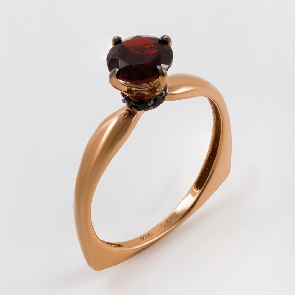 Золотое кольцо Ювелирные традиции из красного золота 585 пробы со вставками из полудрагоценных камней (гранат и фианит) ЮИК124-5681гр, размеры от 17 до 19.5