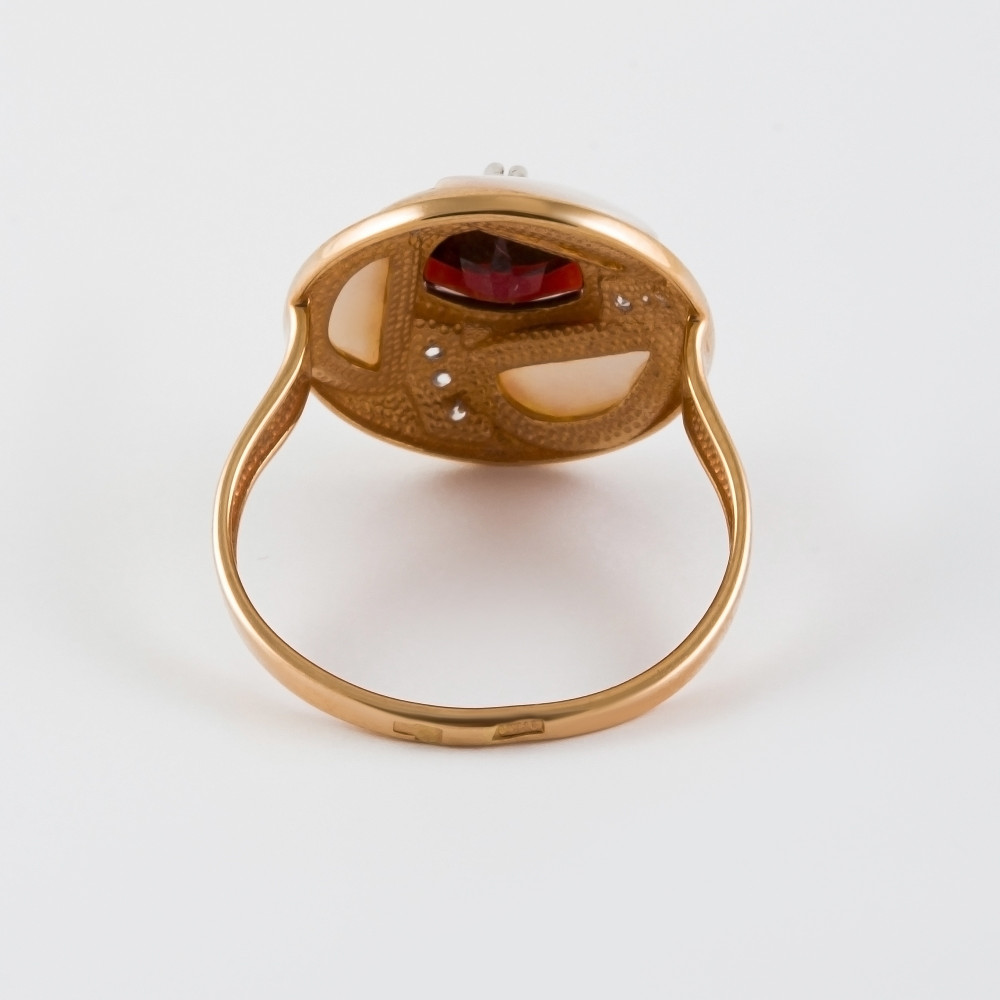 Золотое кольцо Голден эра из красного золота 585 пробы со вставками из полудрагоценных камней (гранат, перламутр и фианит) 5Э100200227Г, размеры от 17.5 до 19.5