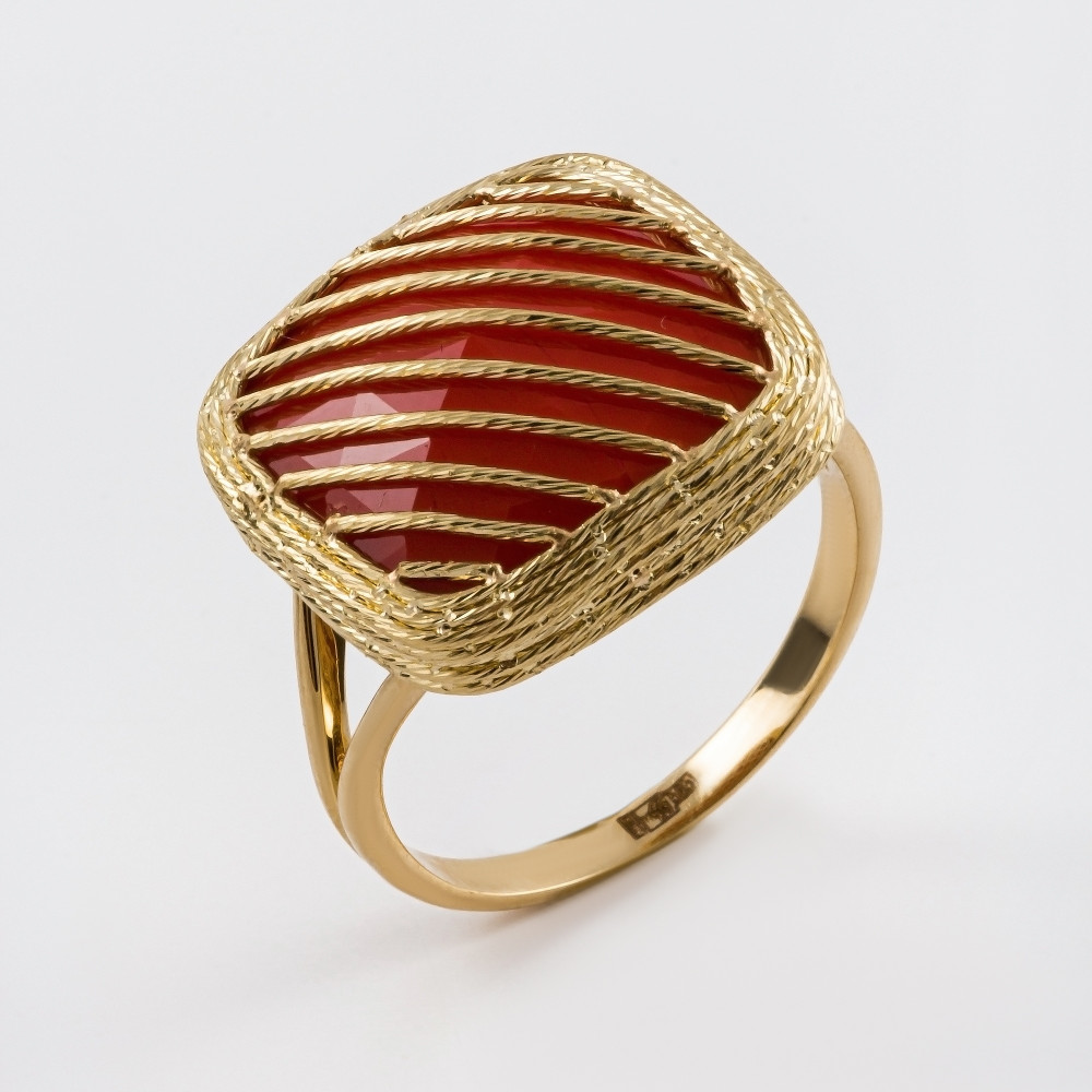 Золотое кольцо с кораллами синтами