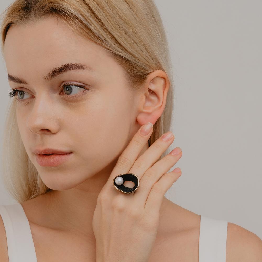 Серебряное кольцо Defleur  со вставками () ФЖ51250Я1Б, размеры от 18.5 до 18.5