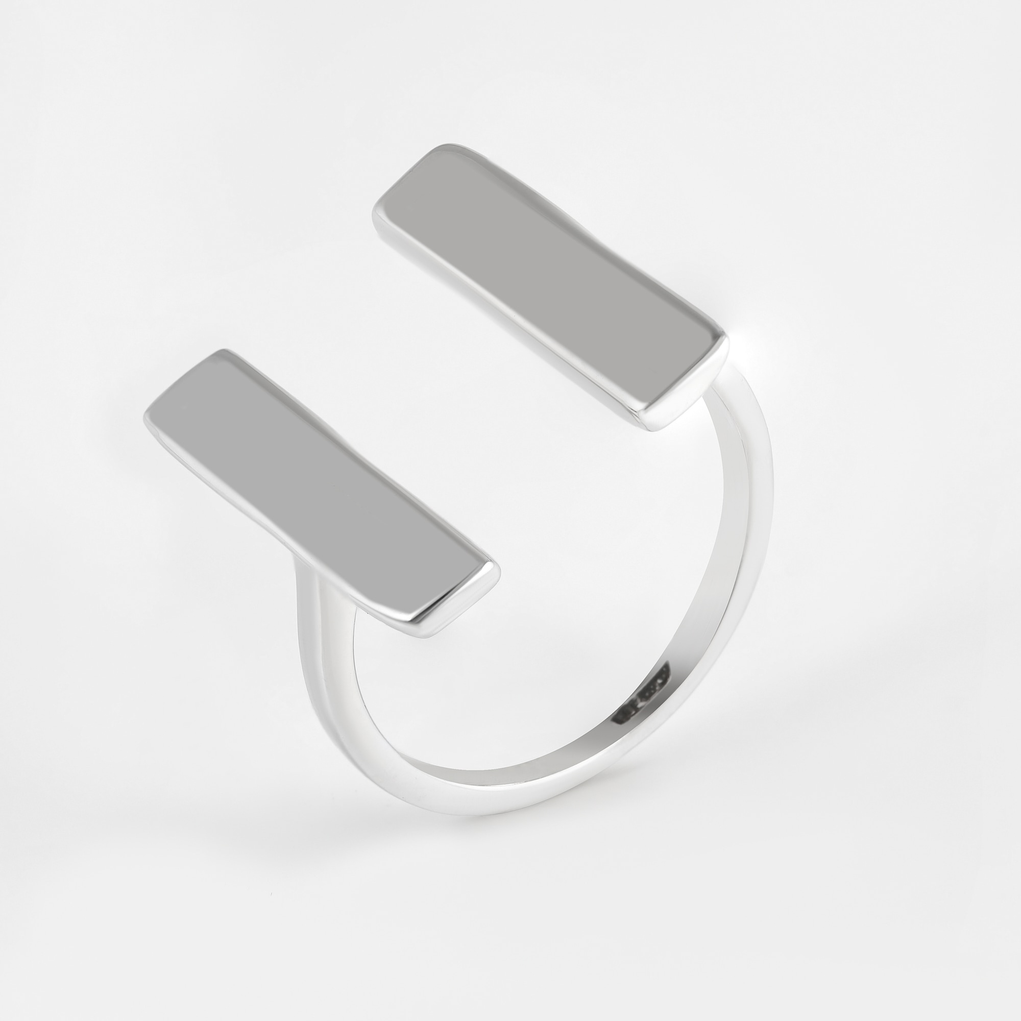Серебряное кольцо Випголд ВПК022