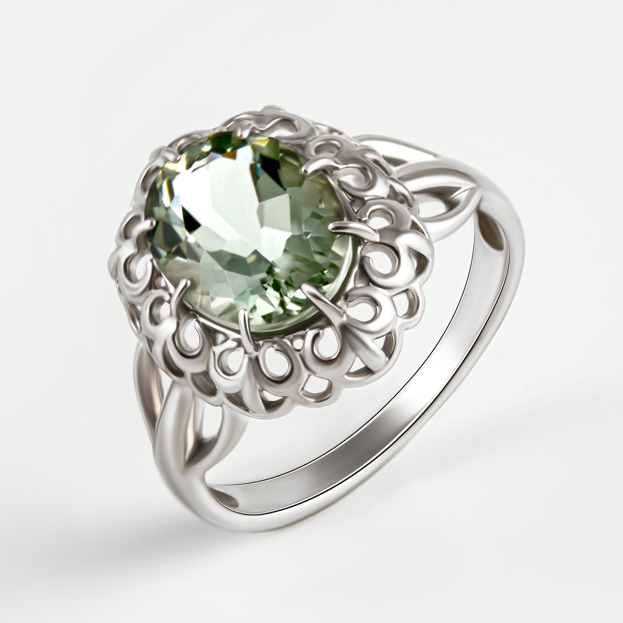 Серебряное кольцо с празиолитами
