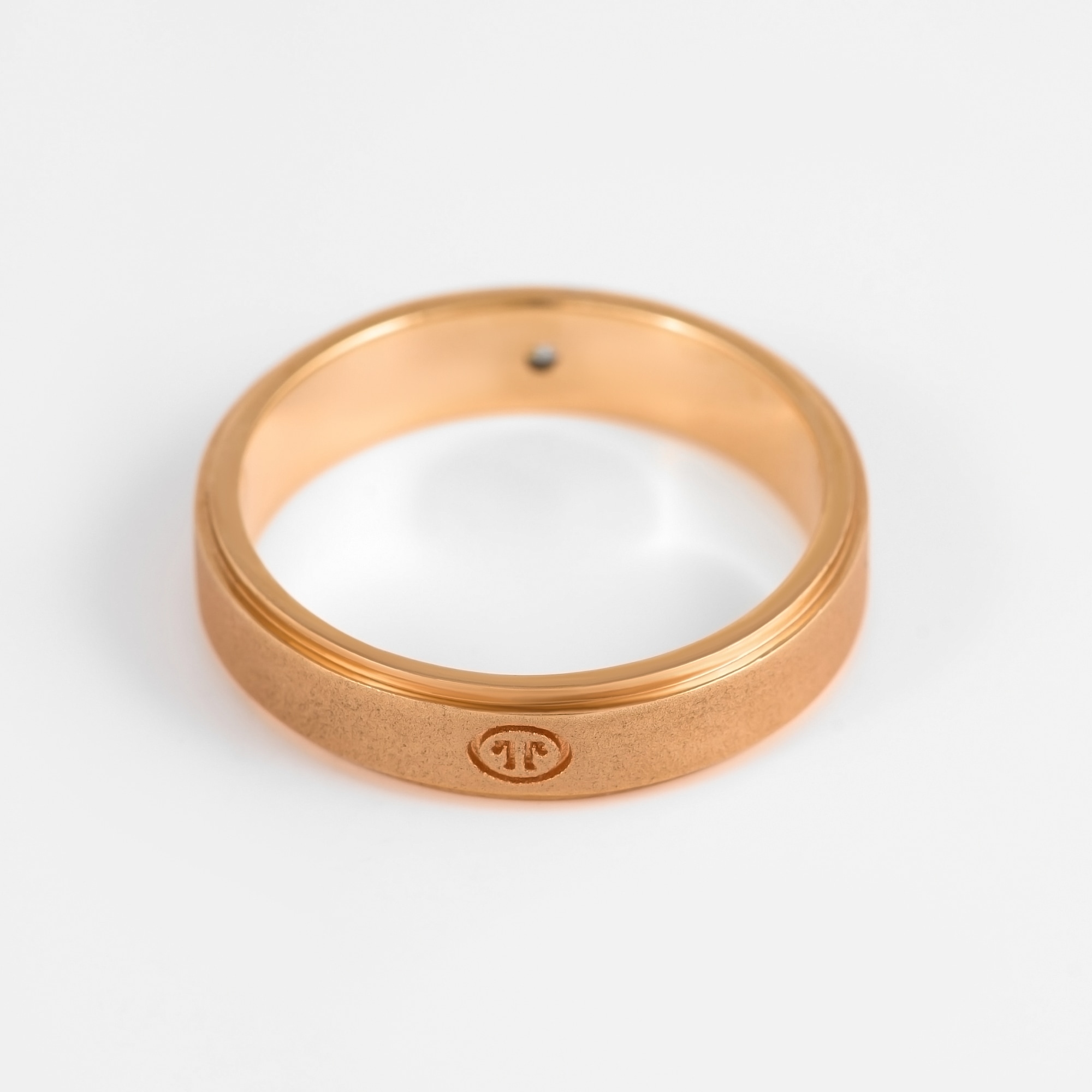 Золотое кольцо обручальное Сананжел из красного золота 585 пробы со вставками из драгоценных камней (бриллиант) С4ЕВ5, размеры от 15.5 до 20.5