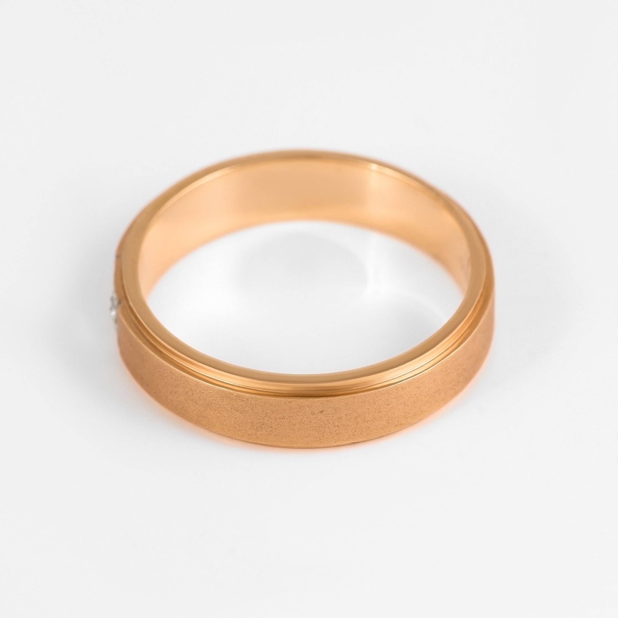 Золотое кольцо обручальное Сананжел из красного золота 585 пробы со вставками из драгоценных камней (бриллиант) С4ЕВ5, размеры от 15.5 до 20.5