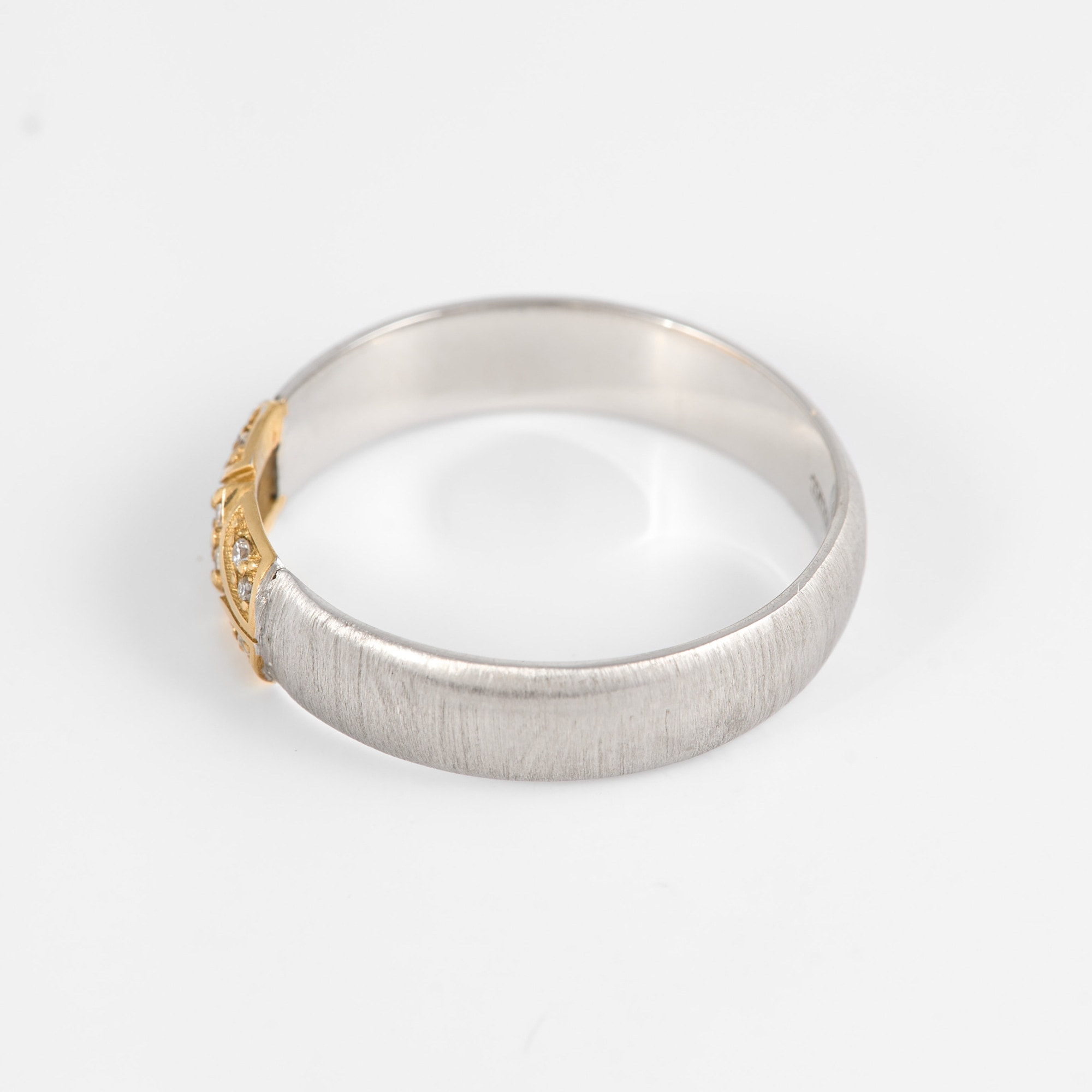 Золотое кольцо обручальное Kota osta из красного золота 585 пробы со вставками из драгоценных камней (бриллиант) КАКО-ОКБ293ГМ15, размеры от 19 до 19.5