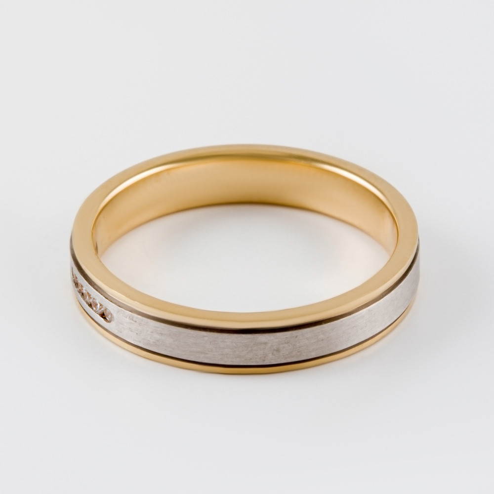 Золотое кольцо обручальное Vangold из красного золота 585 пробы  со вставками (фианит) ЛД0211210000316, размеры от 15 до 20.5