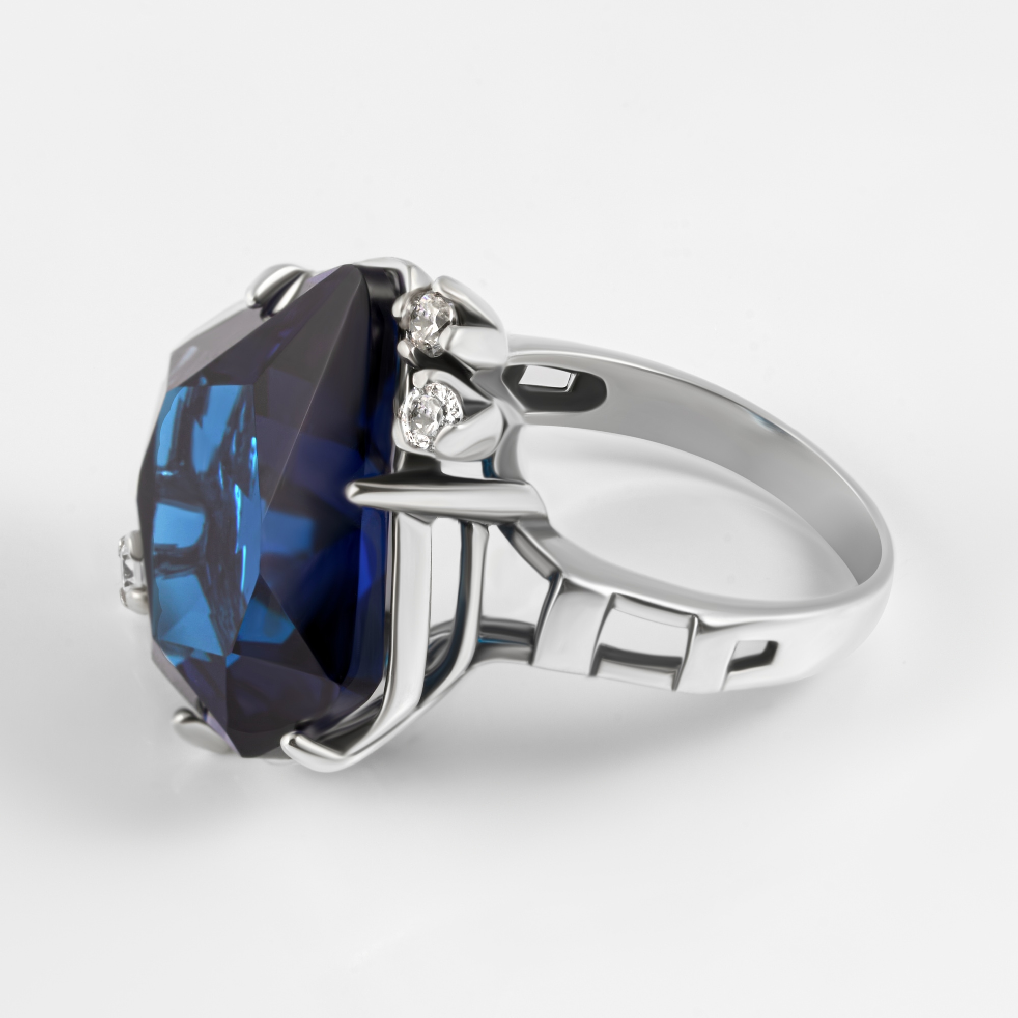 Серебряное кольцо Вега ВЕ3060квт