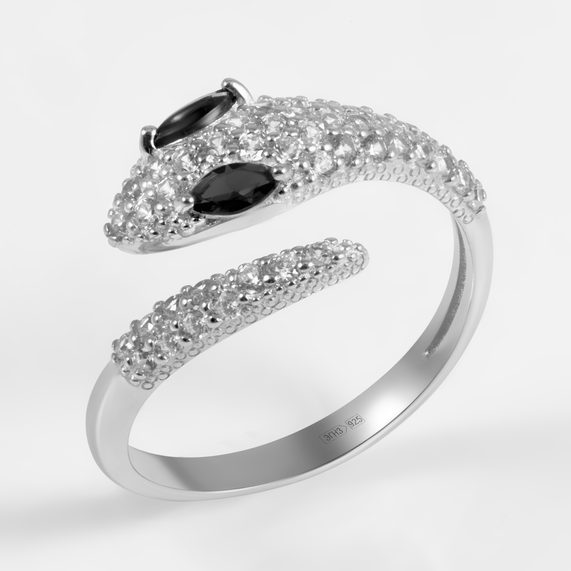 Серебряное кольцо с кварцем и фианитами