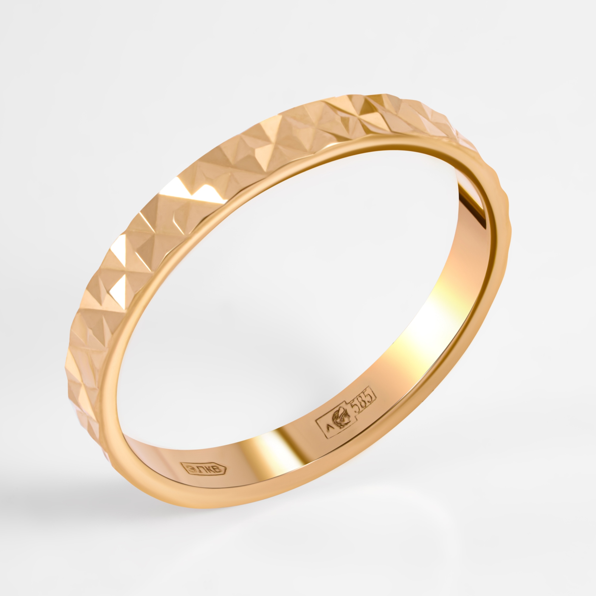 Тонкое кольцо из красного золота