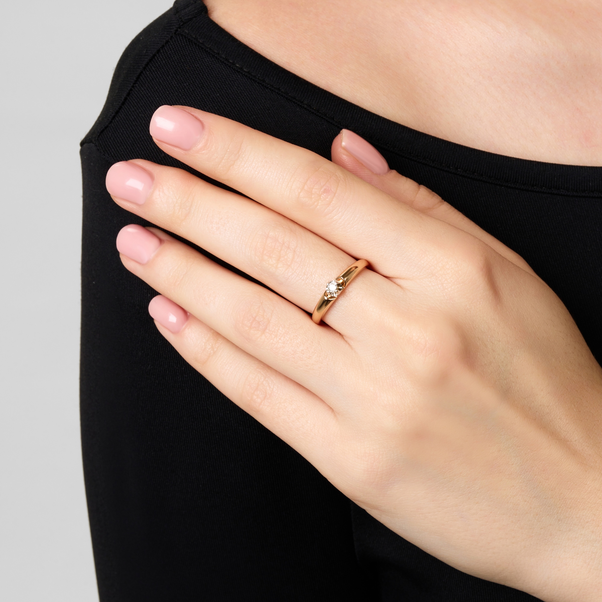 Золотое кольцо  из красного золота 585 пробы со вставками из драгоценных камней (бриллиант) ЮПК1314674, размеры от 16 до 18