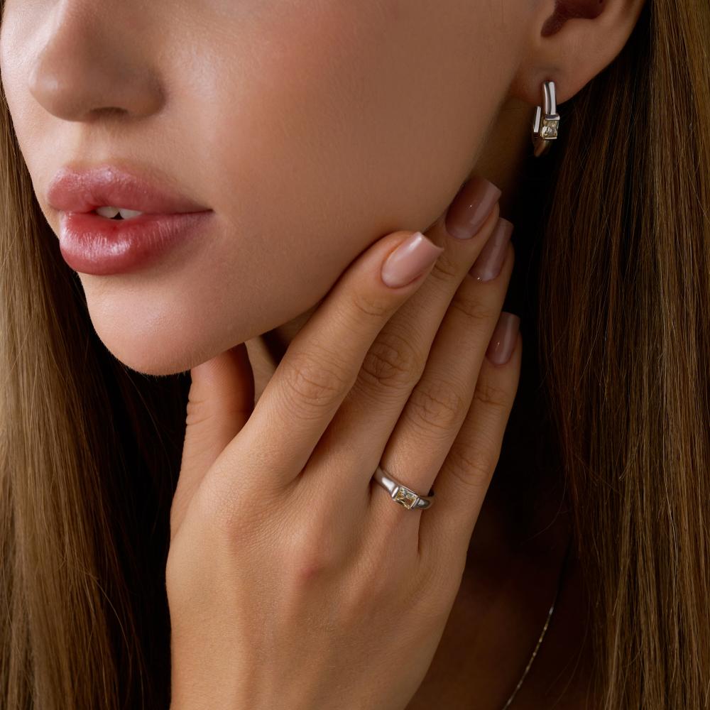 Серебряное кольцо  Д310-72-00313-312