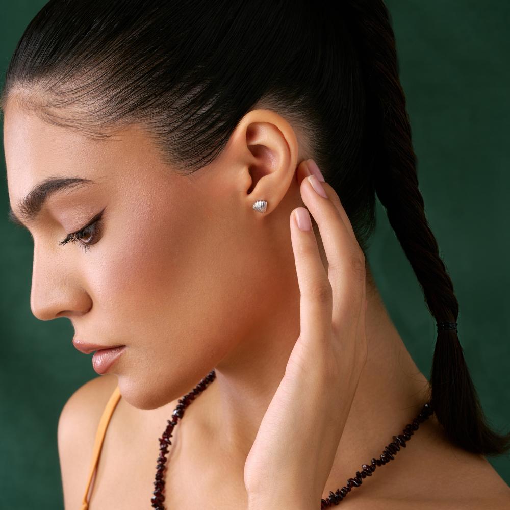 Серебряные серьги гвоздики  ДИ94-122-00008-1