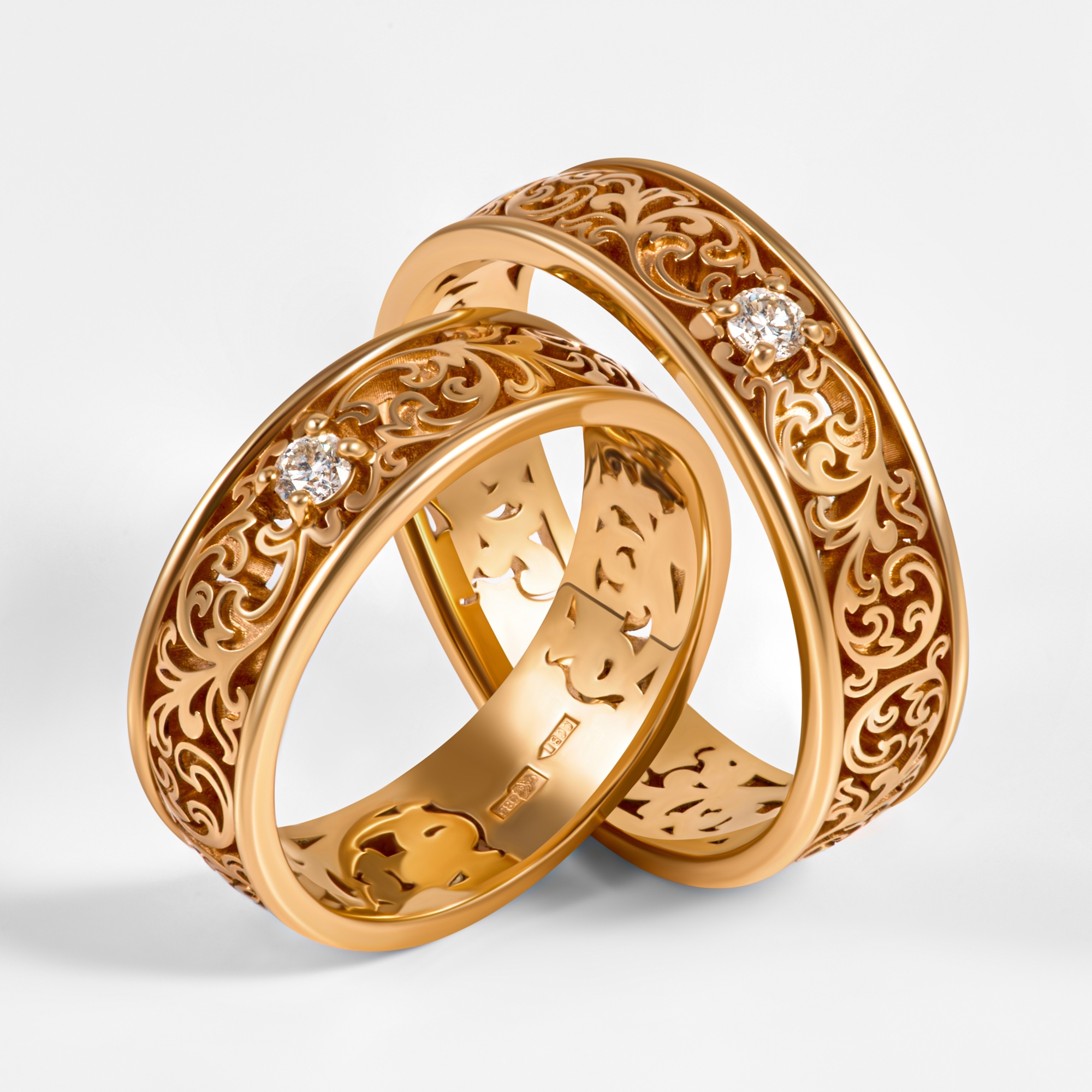 Золотое кольцо обручальное Ювелирный мир кострома из красного золота 585 пробы со вставками из драгоценных камней (бриллиант) 7ЮАК1.1, размеры от 15.5 до 20.5