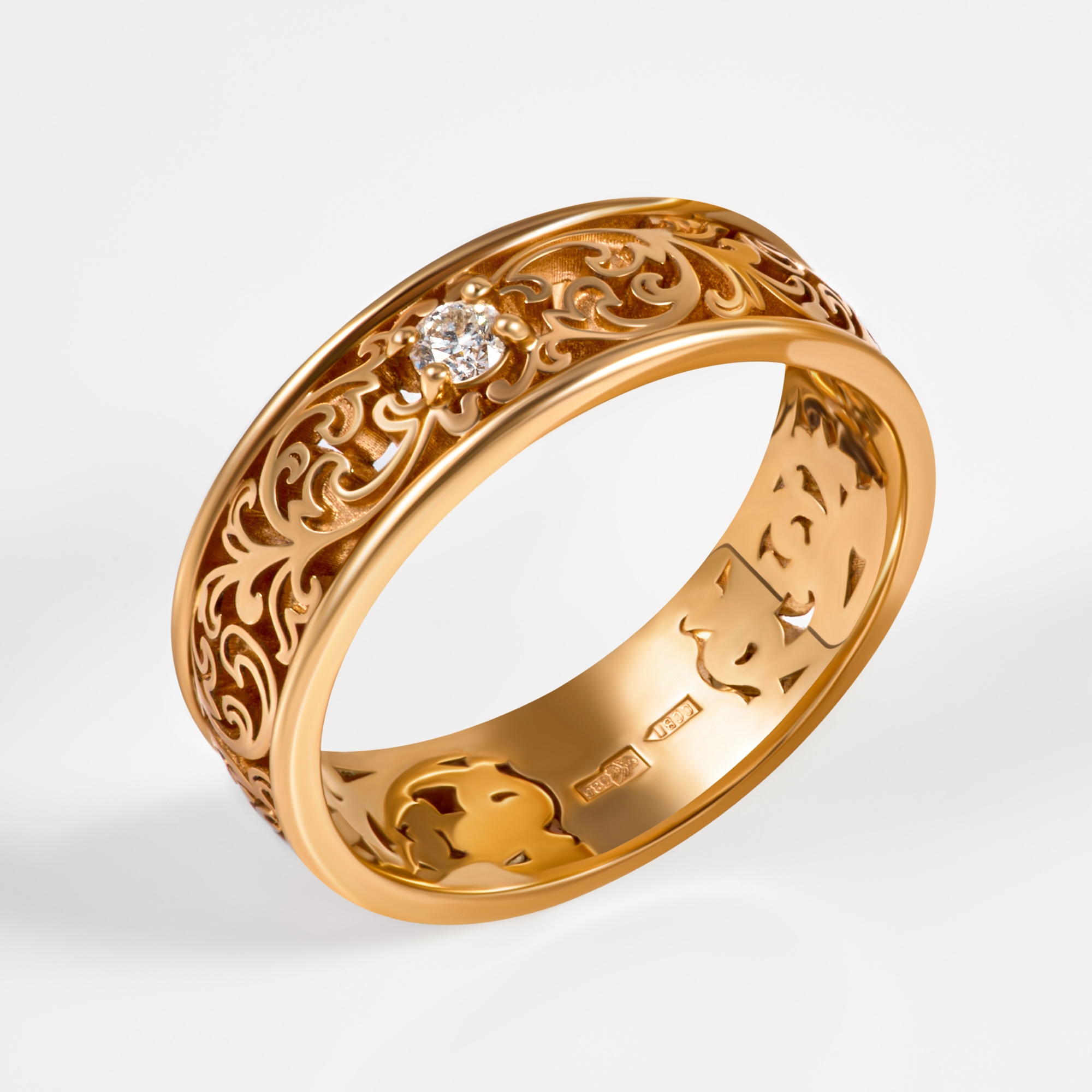 Золотое кольцо обручальное Ювелирный мир кострома из красного золота 585 пробы со вставками из драгоценных камней (бриллиант) 7ЮАК1.1, размеры от 15.5 до 20.5