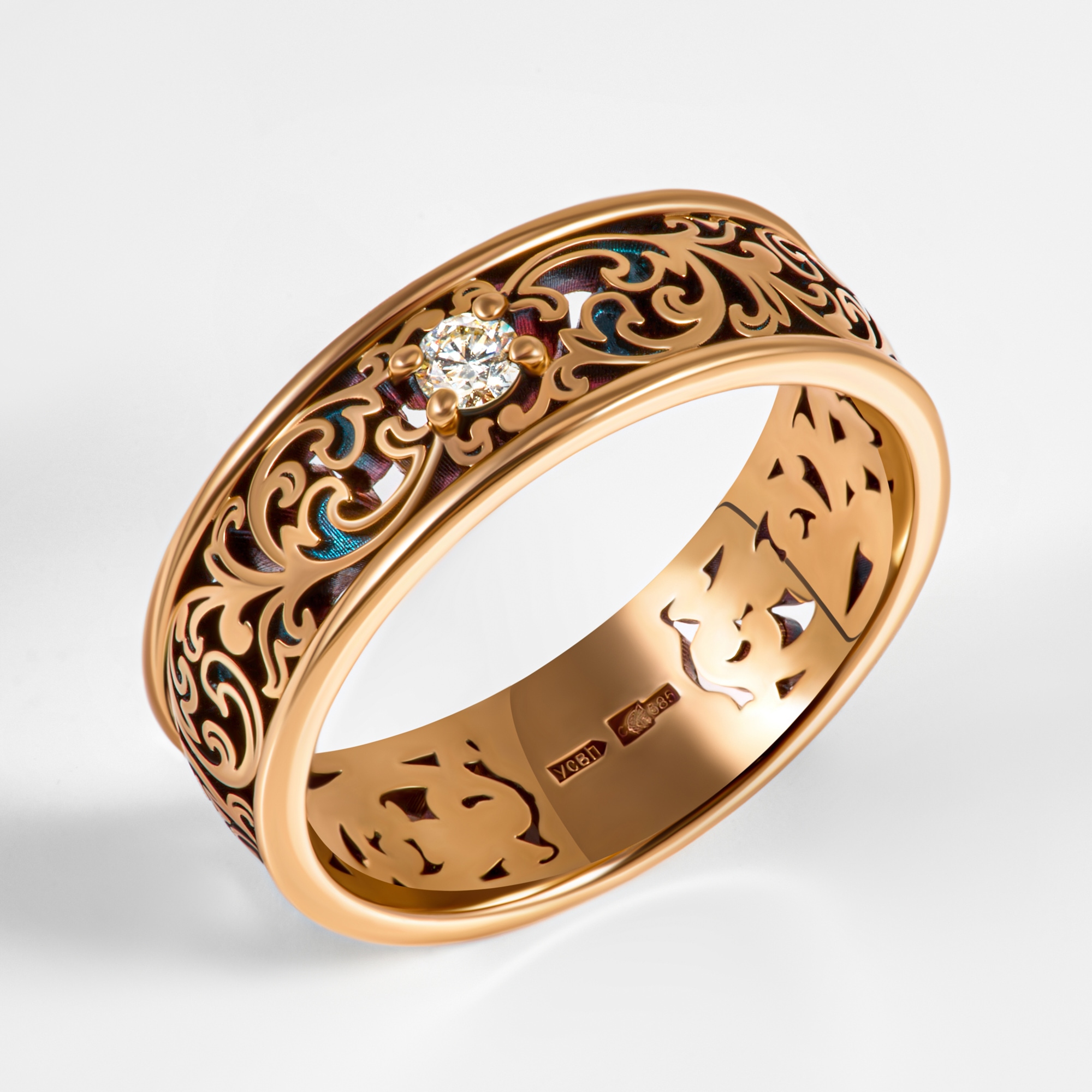 Золотое кольцо обручальное Ювелирный мир кострома из красного золота 585 пробы со вставками из драгоценных камней (бриллиант и эмаль) 7ЮАК1.1В, размеры от 16 до 21.5