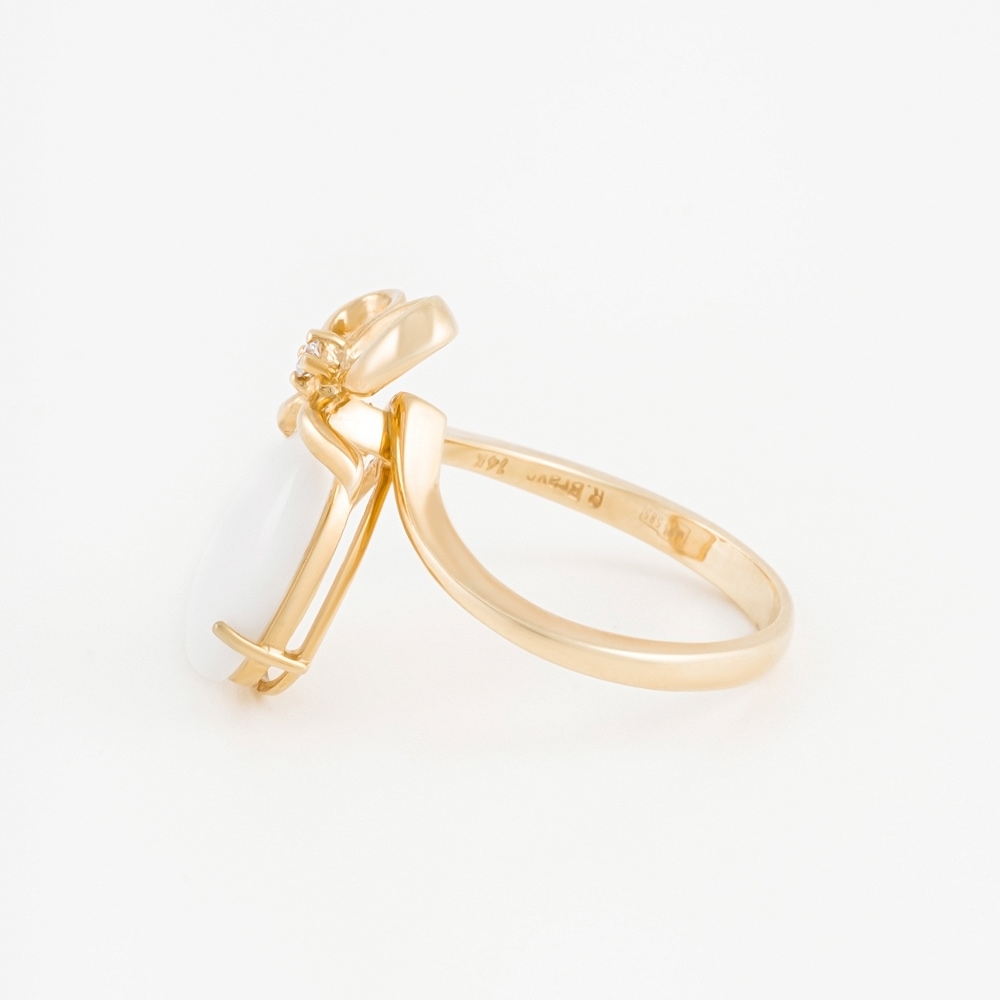 Золотое кольцо Роберто браво из желтого золота 585 пробы белая мечта со вставками из драгоценных и полудрагоценных камней (агат и бриллиант) РВВДХР033, размеры от 17.5 до 17.5
