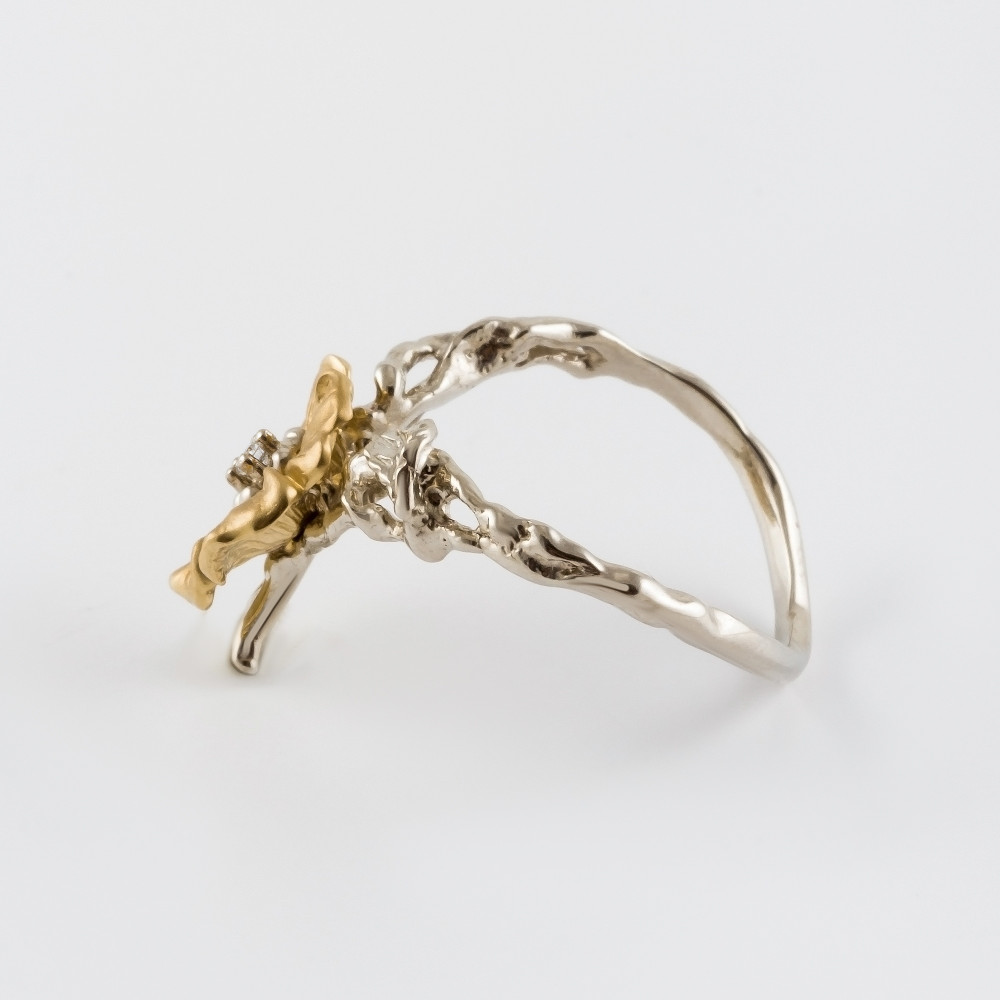 Золотое кольцо Адриа из белого и желтого золота 585 пробы со вставками из драгоценных камней (бриллиант) ИА11080, размеры от 15.5 до 18